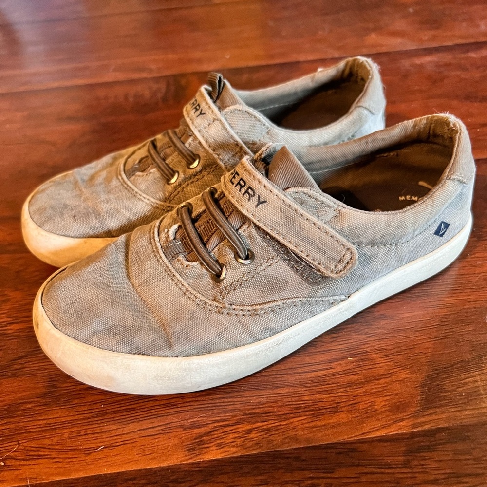 Boys casual sperry